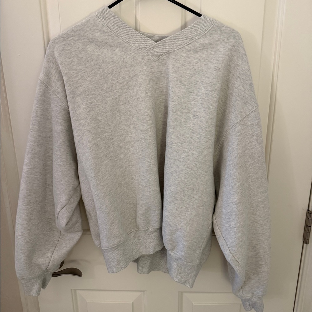 Aritzia 	Cozy Sweatfleece Boyfriend V-Neck Sweatshirt